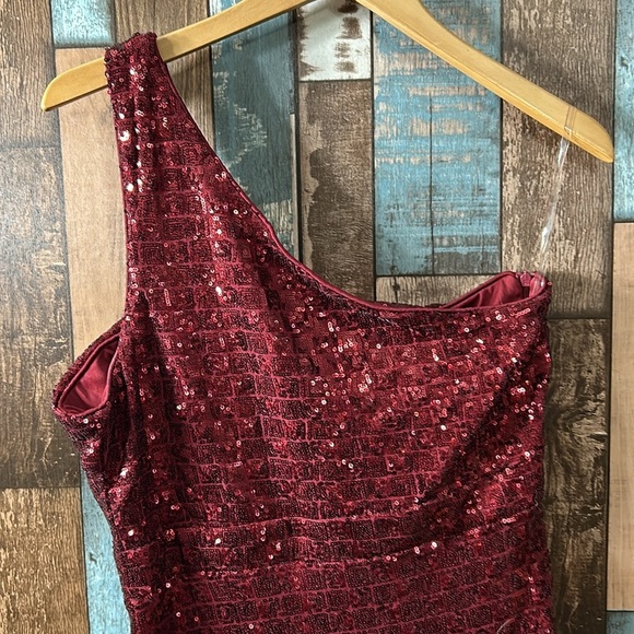 Miss Ord XL Ruby red sequins ball gown - Picture 14 of 15